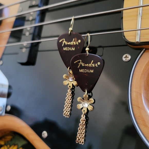 hand-made Jewelry - Gena's Jewelry: Daisy, Rhinestone & Gold Tone Fender Guitar Pick Earrings